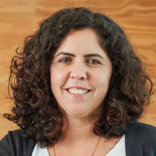 Headshot of Cassia Pinheiro